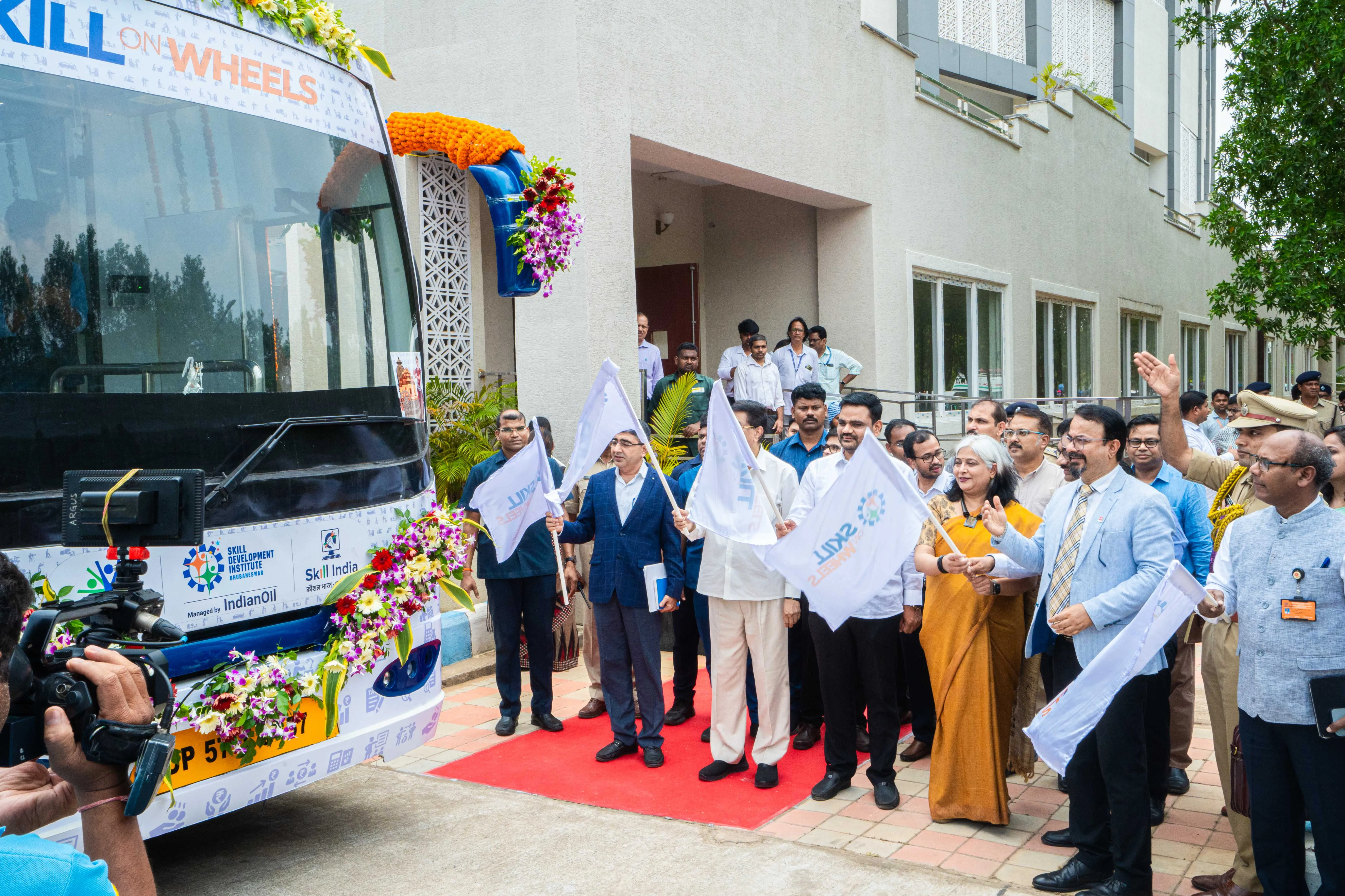 Odisha Governor flags off ‘Skill on Wheel’ in SDI Bhubaneswar — photo 13