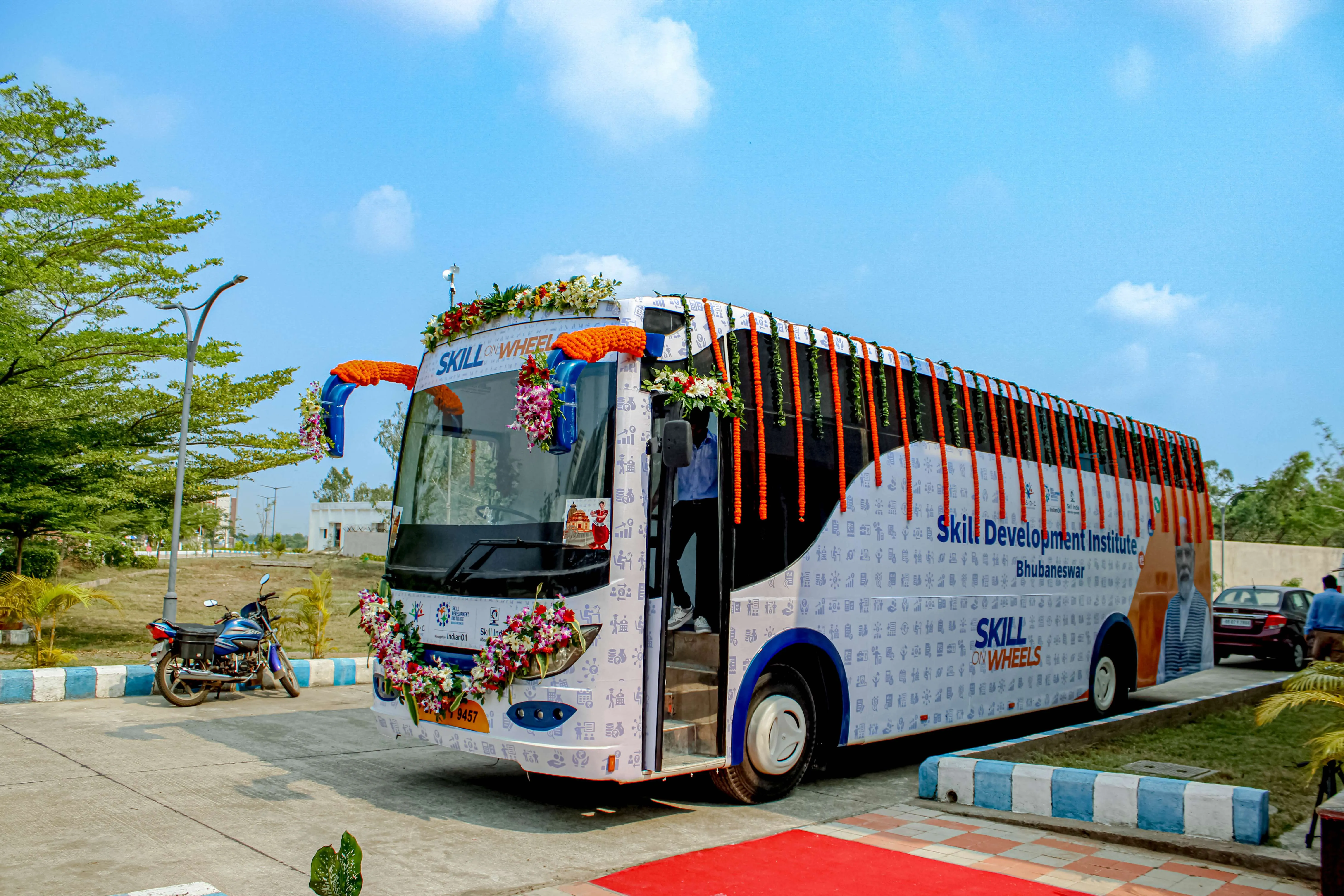 Odisha Governor flags off ‘Skill on Wheel’ in SDI Bhubaneswar — photo 9